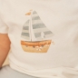 Preview: Kurzärmeliges T-Shirt Sailors Bay Sailboat White, Größe 50/56 | Little Dutch