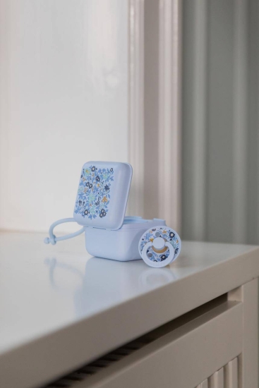 Schnullerbox Camomile Lawn Baby Blue | BIBS x Liberty